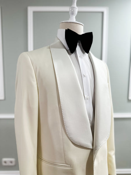 Smoking en Puestas de Largo: Elegancia y Estilo para la Celebración de los 18 Años