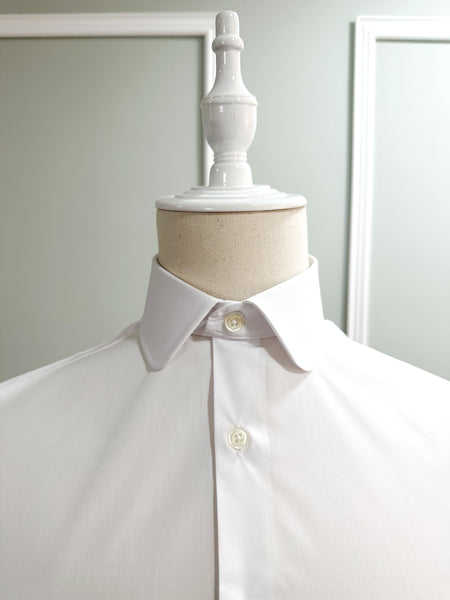 Camisa Blanca a Medida: Un Clásico Indispensable