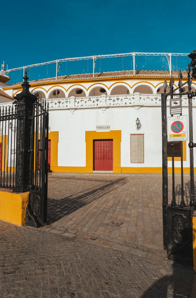 Cómo Vestirse para Ir a los Toros en la Maestranza: Tradición